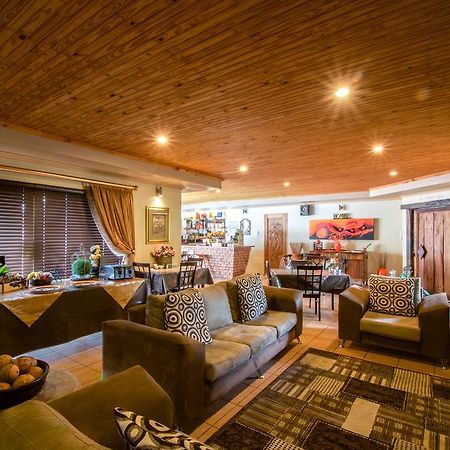 Aber Jetz Guesthouse 퐁골라 외부 사진