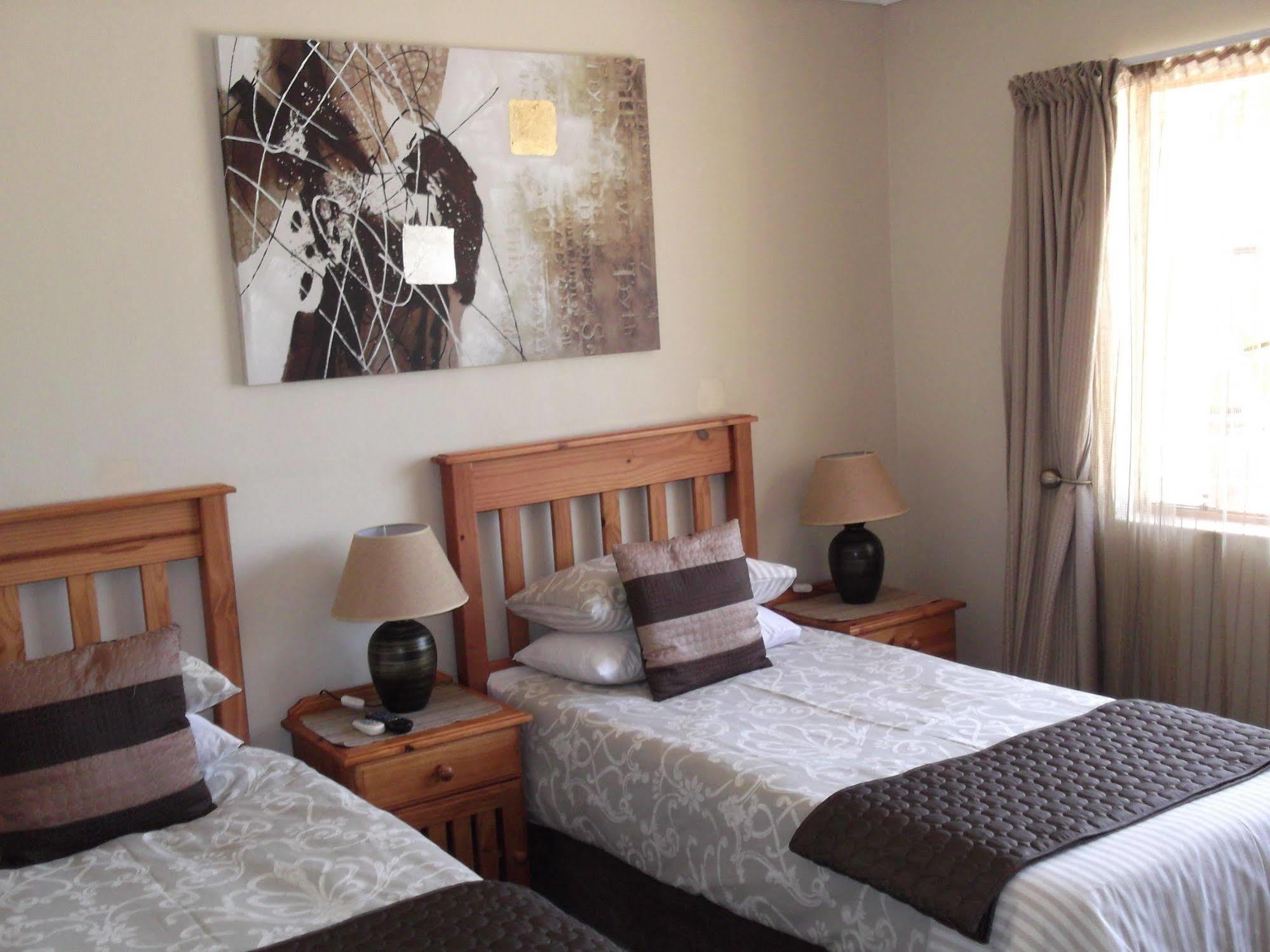 Aber Jetz Guesthouse 퐁골라 외부 사진