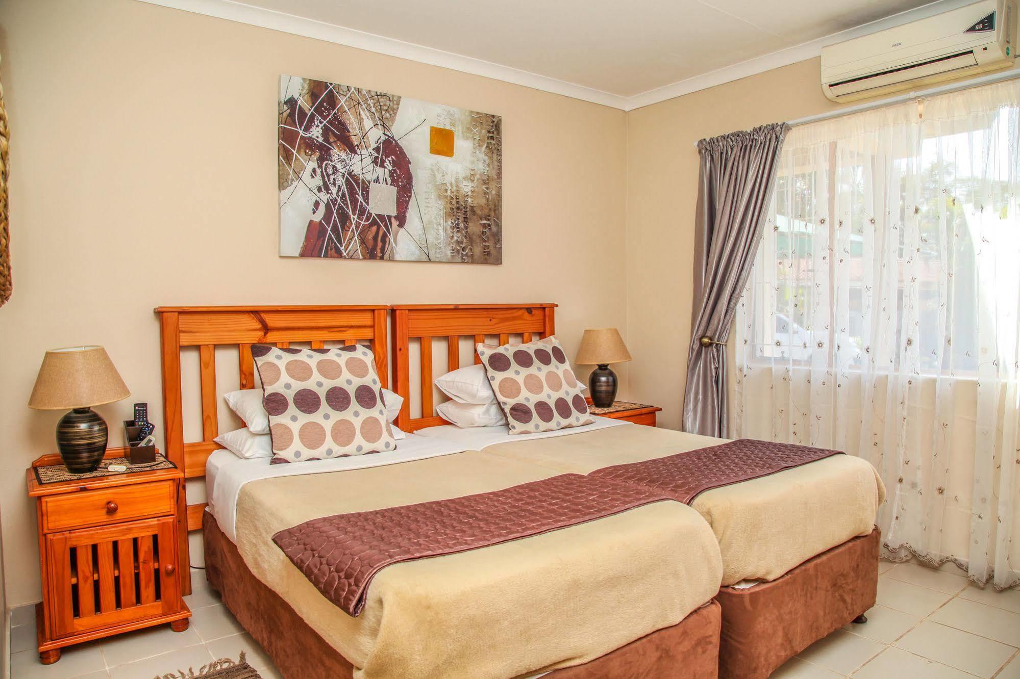 Aber Jetz Guesthouse 퐁골라 외부 사진