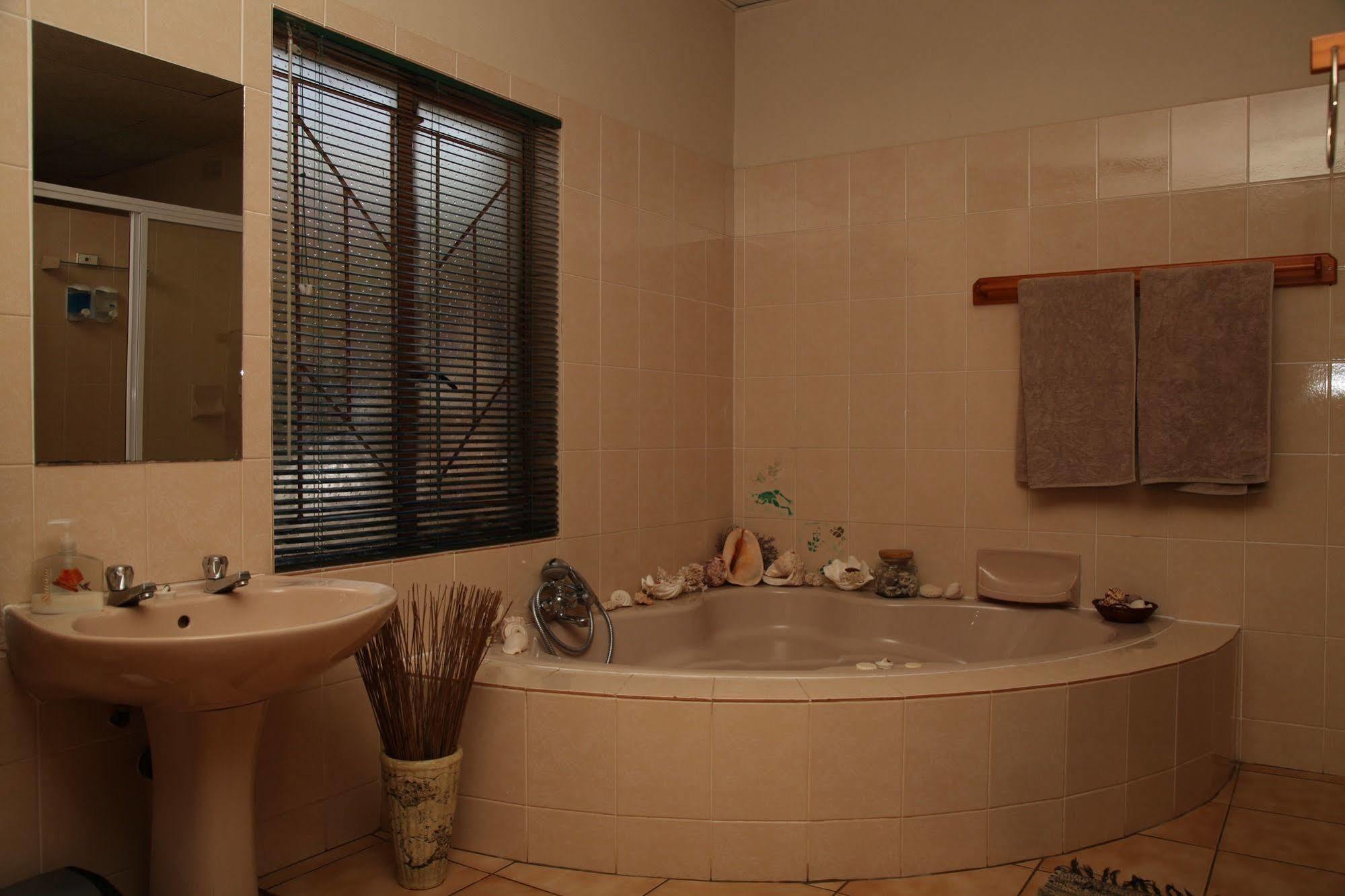 Aber Jetz Guesthouse 퐁골라 외부 사진
