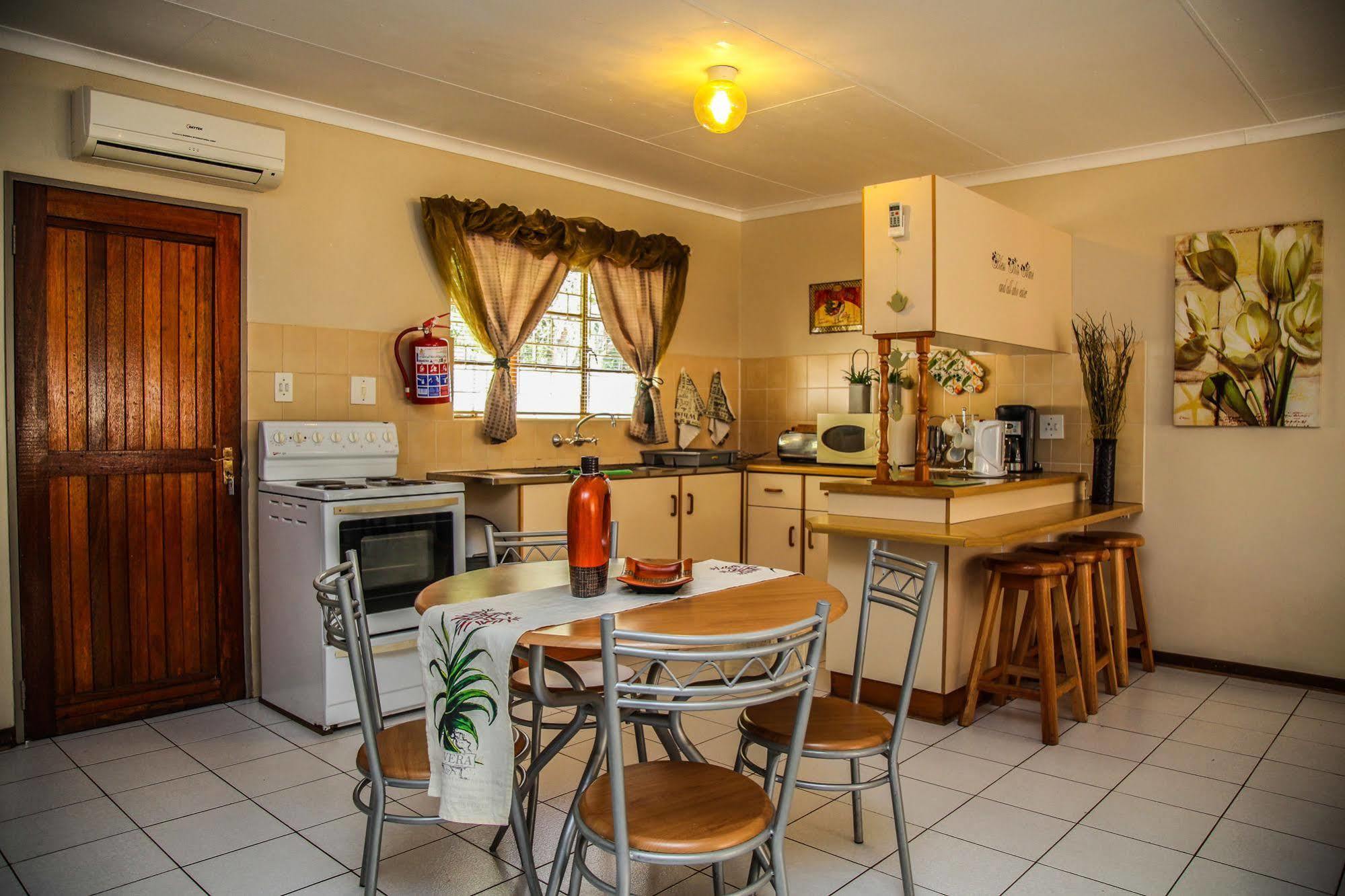 Aber Jetz Guesthouse 퐁골라 외부 사진