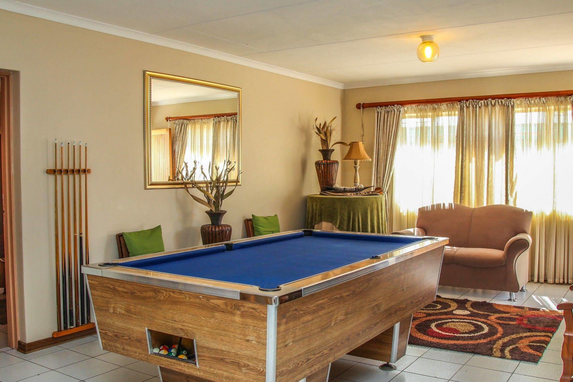 Aber Jetz Guesthouse 퐁골라 외부 사진