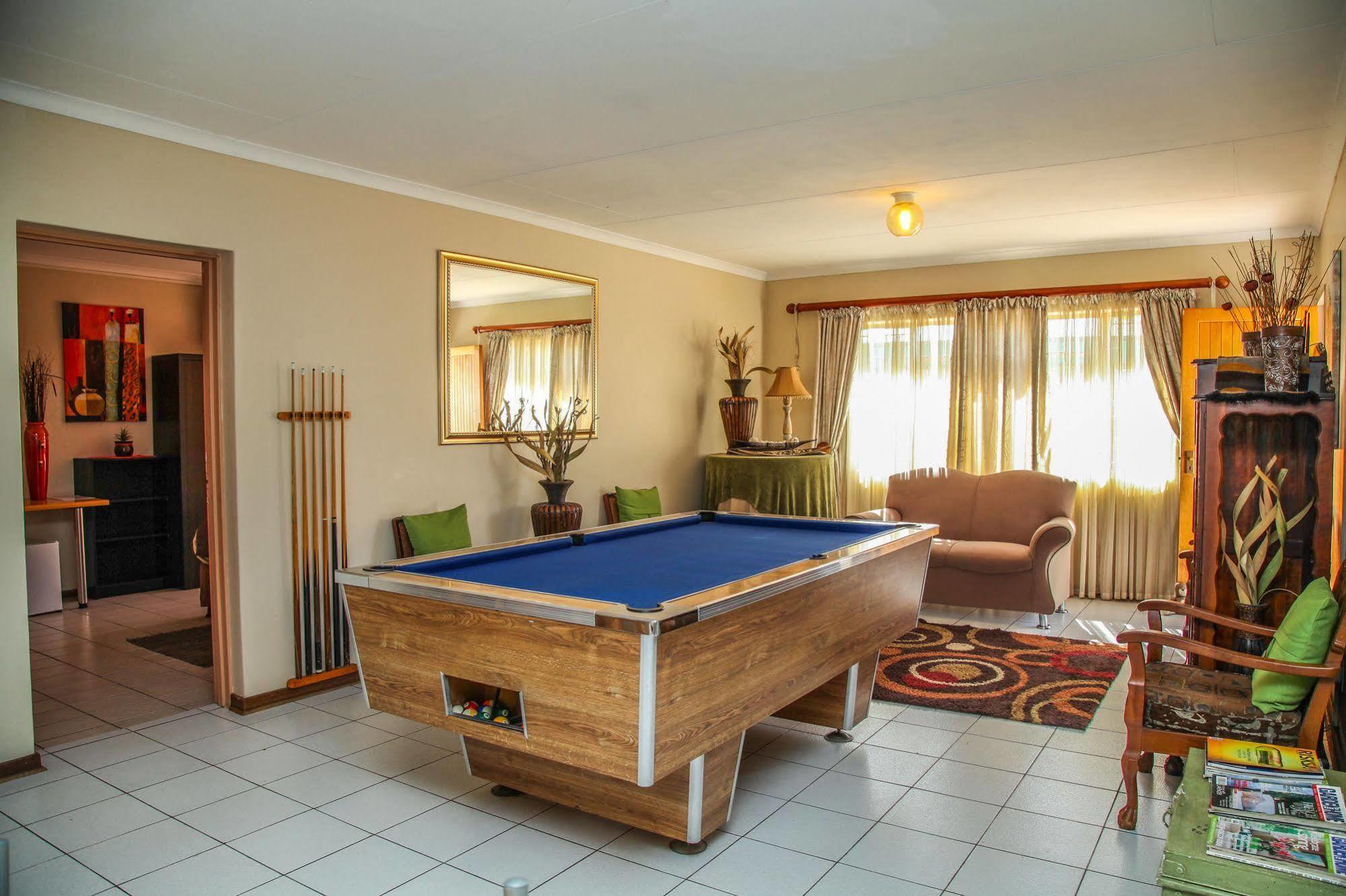 Aber Jetz Guesthouse 퐁골라 외부 사진