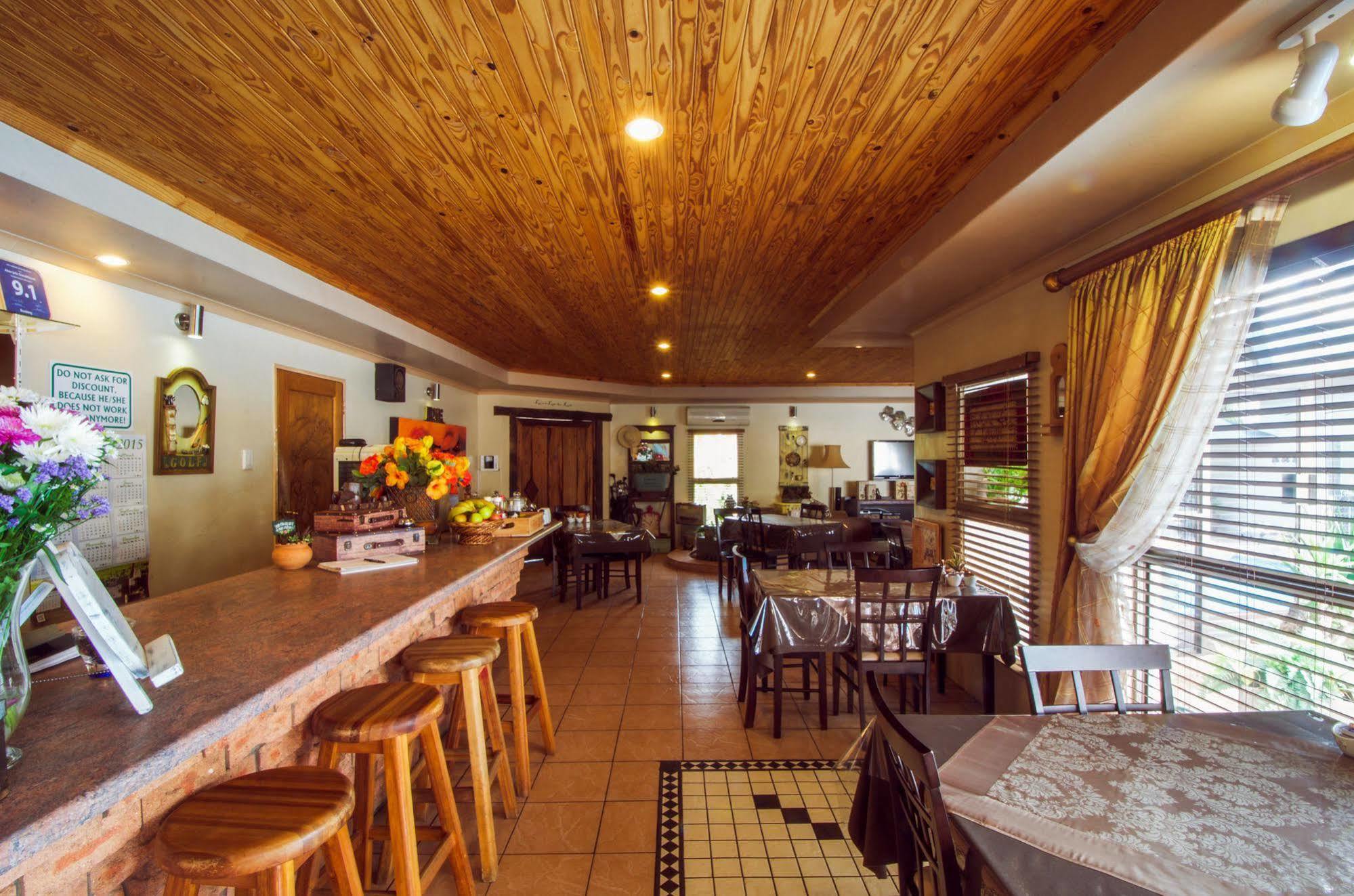 Aber Jetz Guesthouse 퐁골라 외부 사진